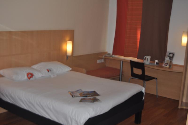 Hotel ibis Martigues Centre Exterior foto